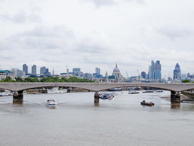 Il fiume Tamigi a Londra