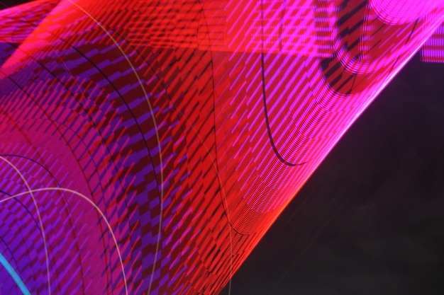 Il flusso di fotoni in una banda di frequenza specifica può trasmettere con precisione messaggi e comandi