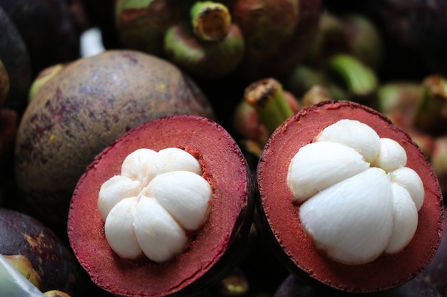 Il frutto del mangostano aveva un colore bianco dolce e delizioso proveniente dall&#39;agriturismo