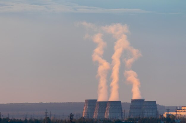 Il fumo dei camini nel sole del mattino