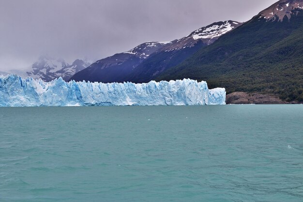 Il ghiacciaio Perito Moreno vicino a El Calafate nella Patagonia dell'Argentina