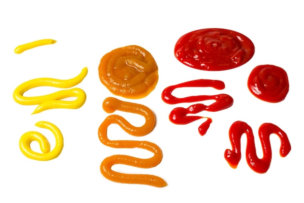 Il ketchup e la salsa gialla spruzzano isolati su fondo bianco