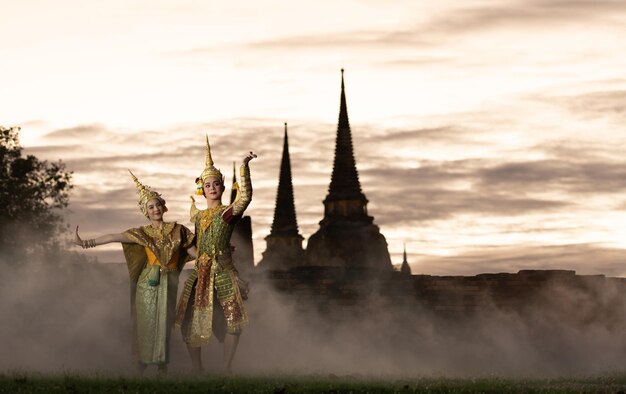 Il Khon è una danza classica thailandese in maschera tranne per questi due personaggi che non indossavano maschere