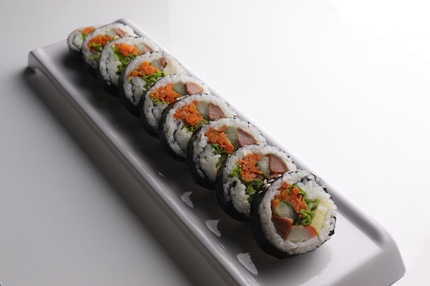 Il Kimbab è un cibo tipico della Corea del Sud. gimbap è cibo maturo