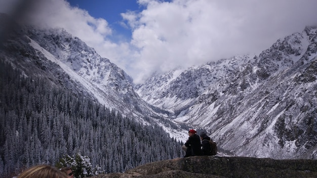 Il Kirghizistan monta neve con gli umani