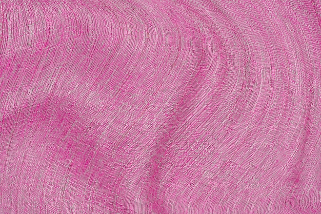 Il lusso del tessuto rosa texture di sfondo. Primo piano di tessuto di seta increspato. Panno rosa astratto o l