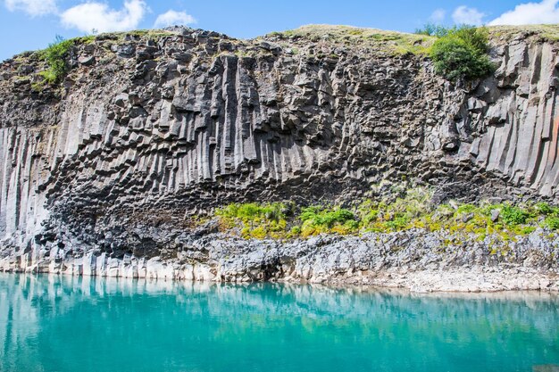 Il magnifico canyon Studlagil nella valle di Jokuldalur in Islanda