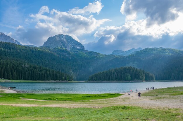 Il magnifico Lago Nero si trova nel Parco Nazionale del Durmitor, nel nord del Montenegro.