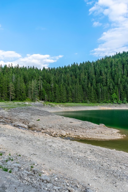 Il magnifico Lago Nero si trova nel Parco Nazionale del Durmitor, nel nord del Montenegro