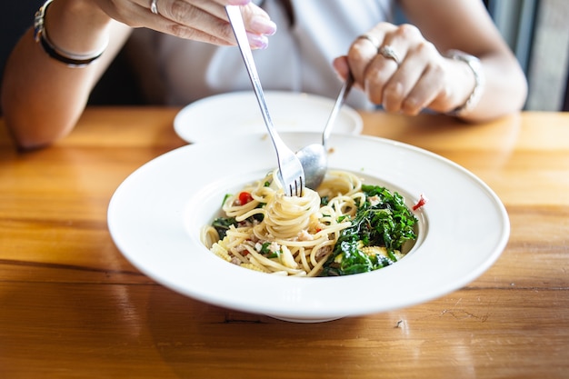 Il menu è una miscela di cibo tailandese e delizioso cibo italiano