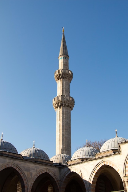 Il minareto delle moschee ottomane in vista