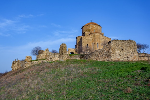 Il monastero di Jvari è il monastero ortodosso georgiano situato vicino a Mtskheta, in Georgia