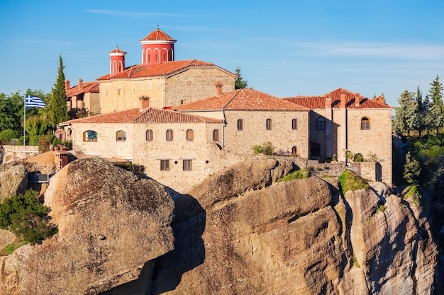 Il Monastero di Santo Stefano alle Meteora. Meteora è uno dei più grandi e precipitosi complessi di monasteri ortodossi orientali in Grecia.