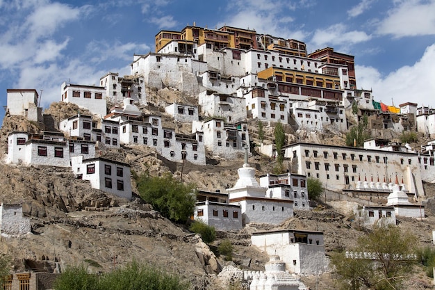 Il monastero di Tiksey è un monastero buddista nel Ladakh, in India