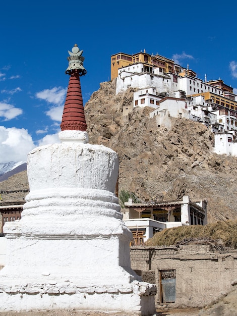 Il monastero di Tiksey è un monastero buddista nel Ladakh, in India