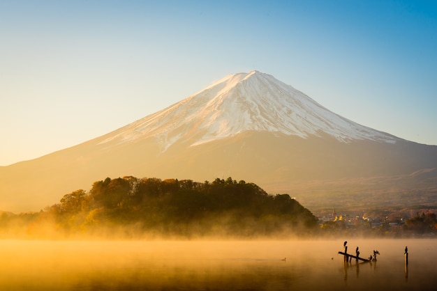 Il monte Fuji al lago kawaguchiko, alba