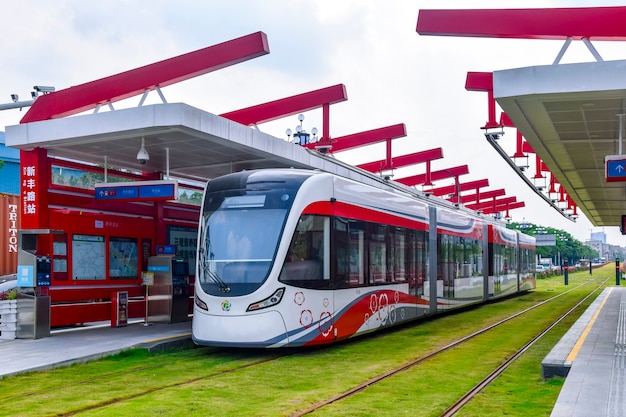 Il nuovo sistema di tram nella zona di sviluppo economico e tecnologico del distretto di Huangpu Guangzhou