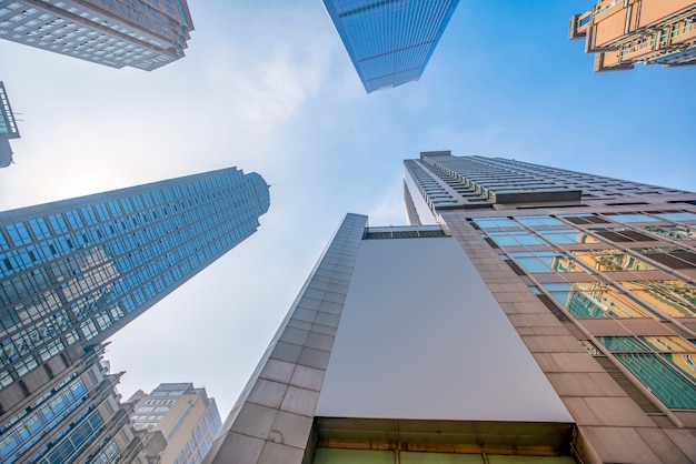 Il paesaggio architettonico dell&#39;edificio commerciale nel centro della città