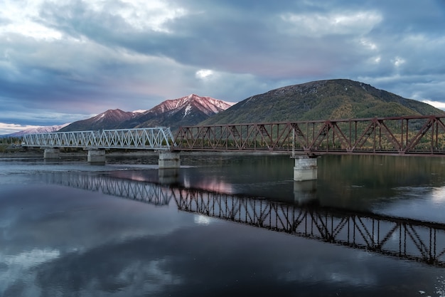 Il paesaggio del ponte ferroviario