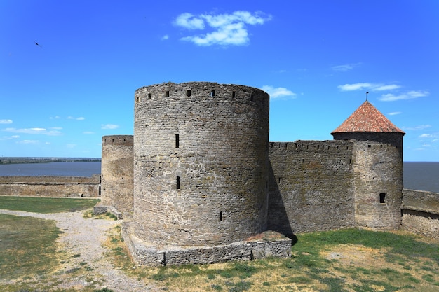 Il paesaggio della fortezza. La grande e bella fortezza. L'edificio medievale