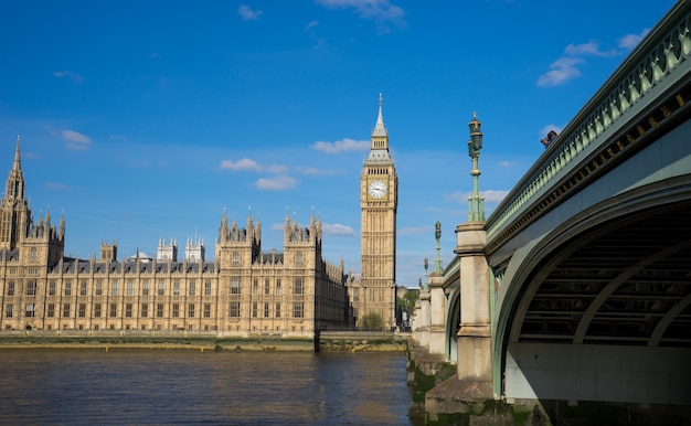 Il palazzo di Westminster Big Ben al giorno soleggiato, Londra, Inghilterra, Regno Unito