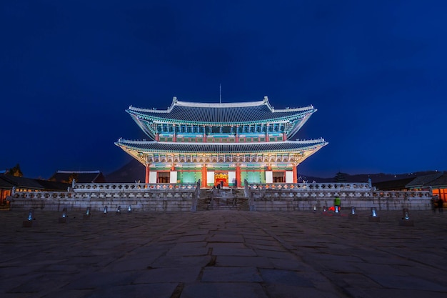 Il Palazzo Gyeongbokgung di notte è la bellissima Seoul, Corea del Sud