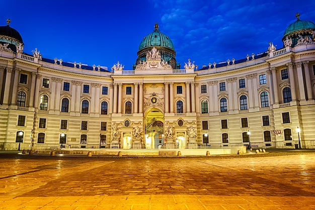 Il Palazzo Hofburg a Vienna, bellissima vista al crepuscolo