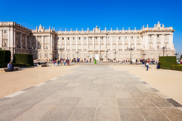 Il Palazzo Reale di Madrid o Palacio Real de Madrid è la residenza ufficiale della famiglia reale spagnola a Madrid, Spagna