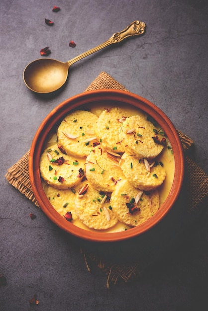 Il pane Rasmalai è la versione ottimizzata del tradizionale Ras malai che utilizza fette di pane invece del paneer