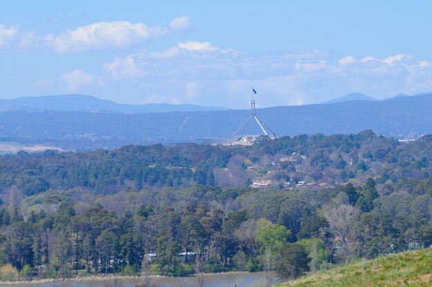 Il parlamento di Canberra e la foresta interna in Australia