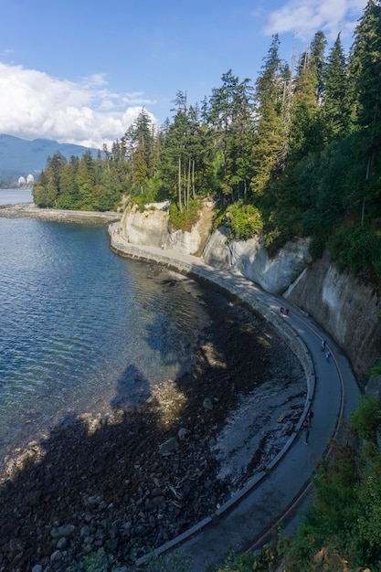 Il percorso del lungomare della diga a Stanley Park Vancouver