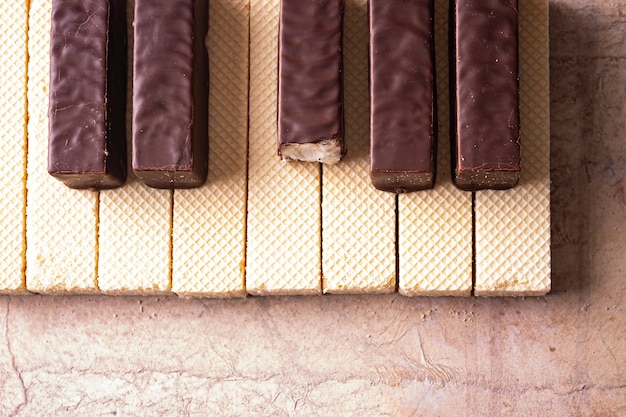 Il pianoforte è fatto di cialde e marshmallow al cioccolato