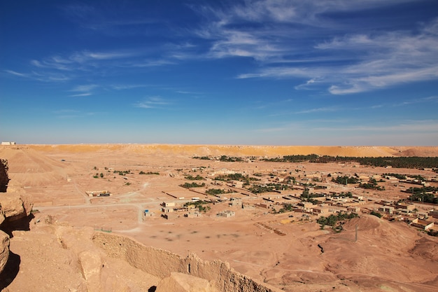 Il piccolo villaggio nel deserto del Sahara, in Algeria