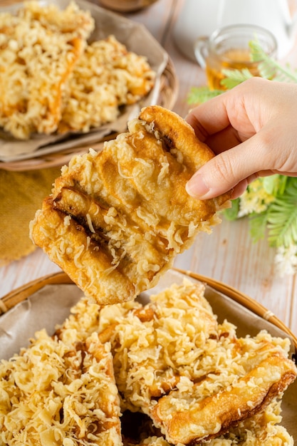 Il pisang goreng è una frittella fatta friggendo in olio bollente una piantaggine in pastella