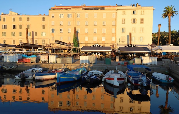 Il pittoresco porto peschereccio di Ajaccio Corsica Francia