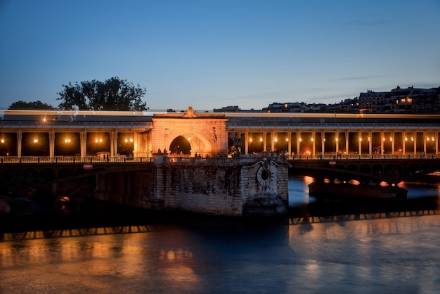 Il Pont de BirHakeim ex ponte di Passy