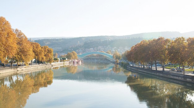 Il ponte della pace sull'acqua