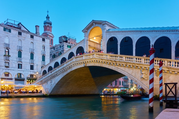 Il Ponte di Rialto a Venezia la sera, Italia