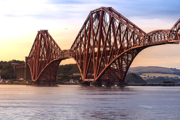 Il ponte Forth Edimburgo