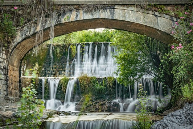 il ponte sulla cascata