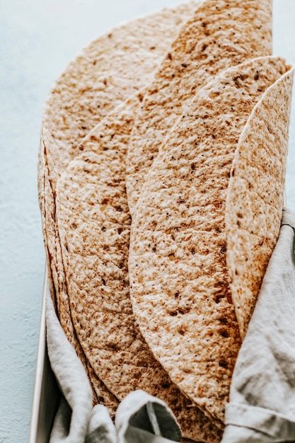 Il primo piano della tortilla avvolge la fotografia di cibo