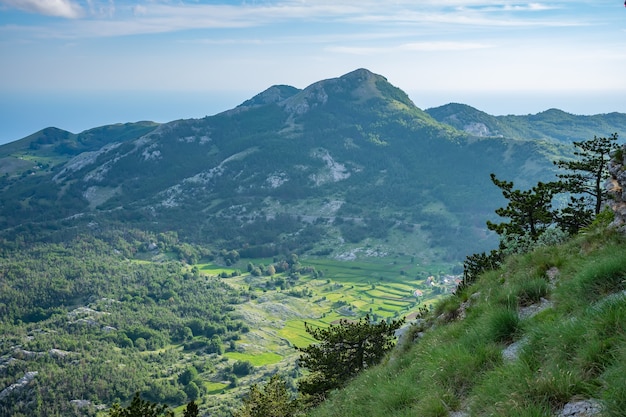 Il punto panoramico è in cima a un'alta montagna