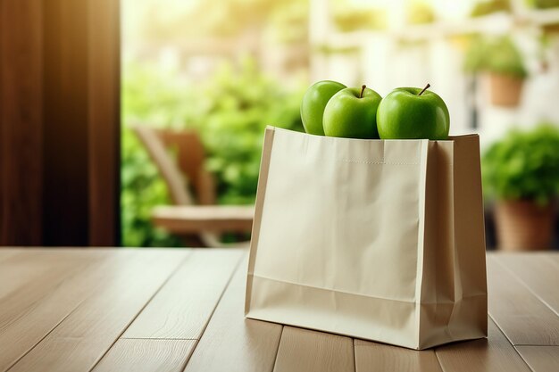 Il raccolto fresco trova la borsa della spesa con mele verdi sullo sfondo Cesiumbulgy