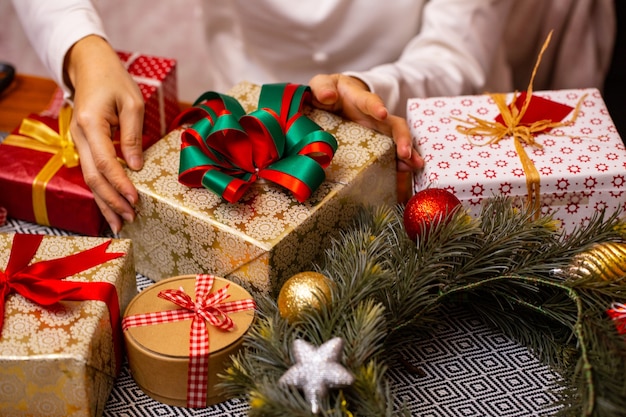 Il regalo di Natale presenta la decorazione della stagione invernale