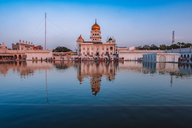 Il riflesso del tempio nell'acqua