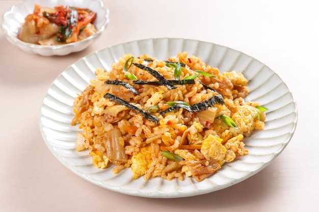 Il riso fritto Kimchi o Kimchi Bokkeumbap è il tradizionale riso fritto della Corea del Sud.