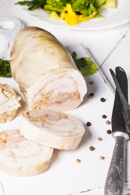 Il rotolo di pollo al forno