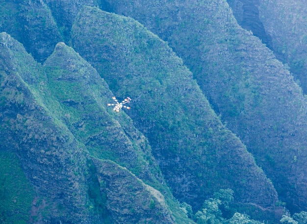 Il sentiero di Awaawapuhi termina sulla scogliera sopra la costa di Na Pali a Kauai