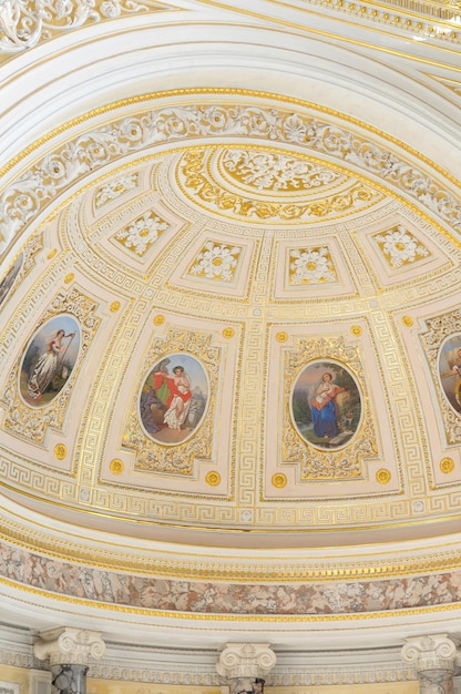 Il soffitto del palazzo di st. pietroburgo