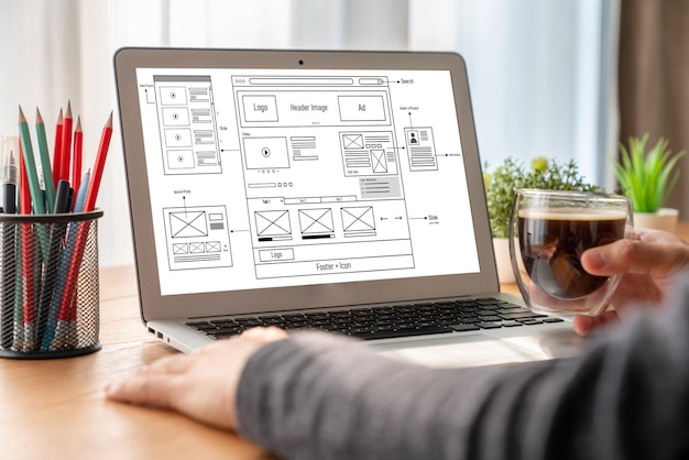 Il software di progettazione del sito web fornisce un modello di moda per le attività di vendita al dettaglio online